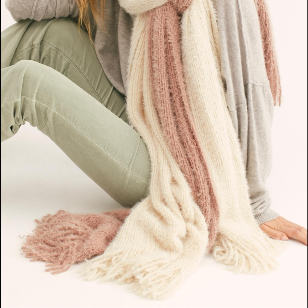 🌼❄️Free People Whisper Fringe Scarf - Picture 8 of 9